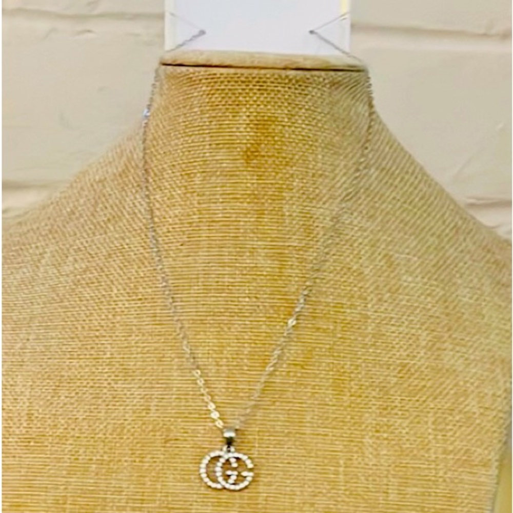 Fashion GG silver necklace.